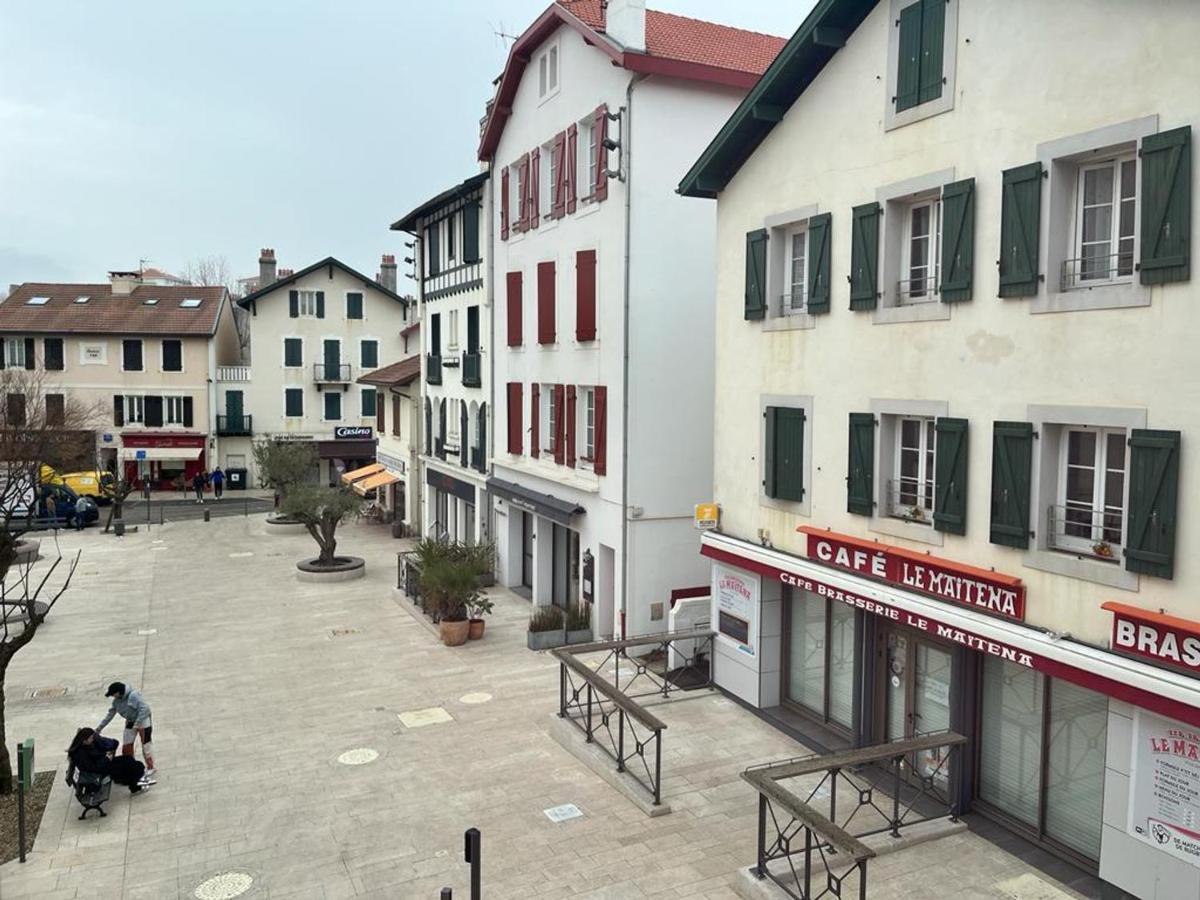 Charmant T3 Lumineux Avec Cuisine Neuve Et Proche Plages A Saint Charles, - Fr-1-239-968 *